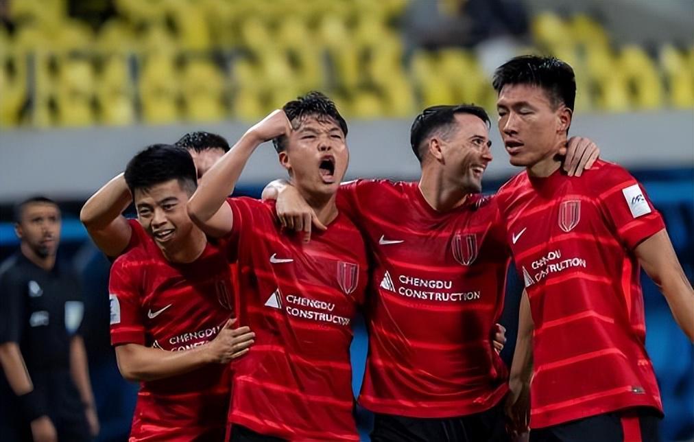 开云中国-成都蓉城右后卫补强有新思路！可考虑让木塔力甫挑大梁，值得期待